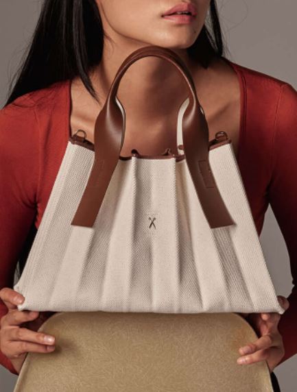 JOSEPH AND STACEY - Lucky Pleats Canvas Tote Small Ivory_Dark Brick